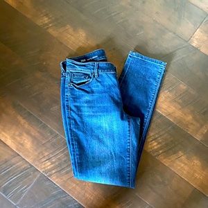 Curvy skinny blue jeans